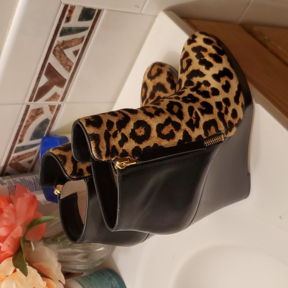 wedge in michael kors Cheetah  print very  beautiful. - Picture 3 of 4